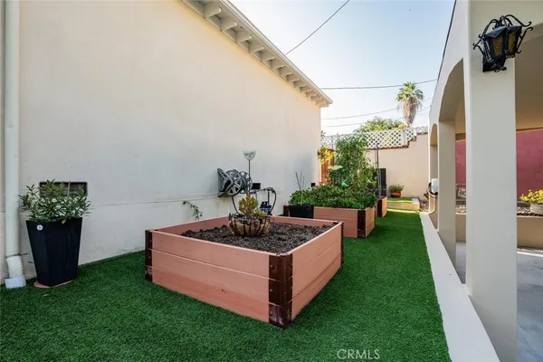 $1,795,000 | 4022 Willowcrest Avenue, Studio City, CA 91604