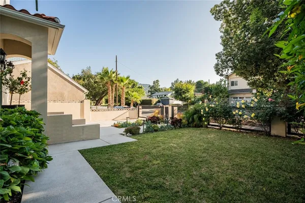 $1,795,000 | 4022 Willowcrest Avenue, Studio City, CA 91604