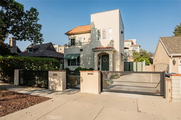 $1,795,000 | 4022 Willowcrest Avenue, Studio City, CA 91604