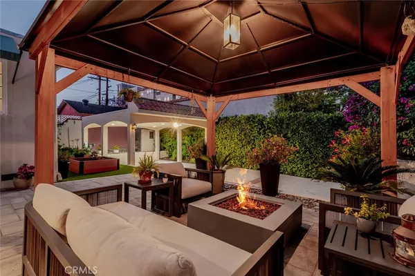 $1,795,000 | 4022 Willowcrest Avenue, Studio City, CA 91604