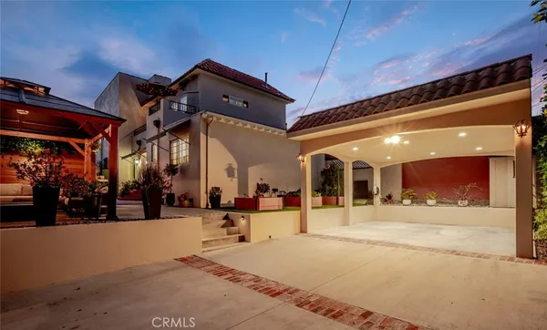 $1,795,000 | 4022 Willowcrest Avenue, Studio City, CA 91604