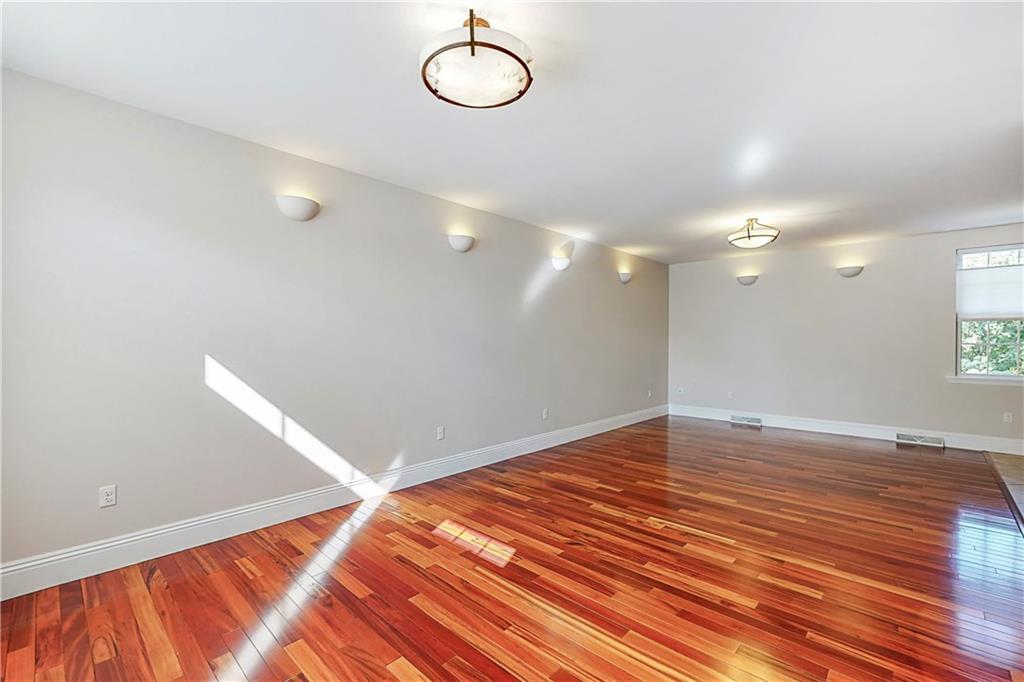 321 Johnston Road Upper St. Clair, PA 15241 - Photo 9 of 25 Gallery Image 9