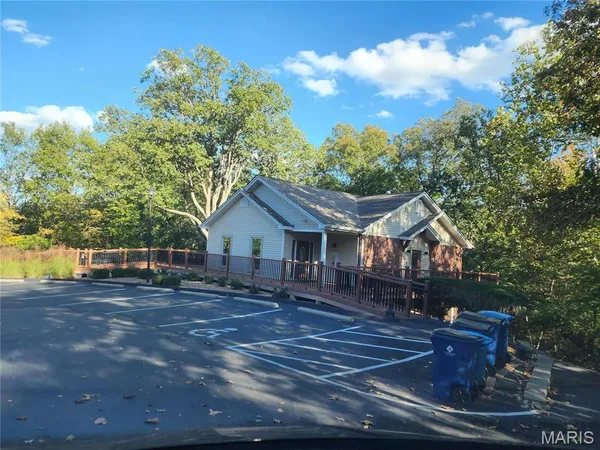 $1,800 | 836 Woodside Trails Drive, Ballwin, MO 63021