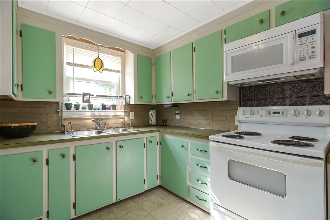8 Doris Street Coventry, RI 02816 - Photo 9 of 26 Gallery Image 9