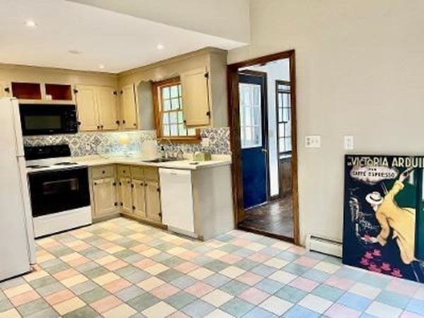 11 Bassett Street Rochester, MA 02770 - Photo 13 of 27