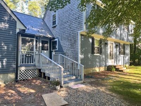 11 Bassett Street Rochester, MA 02770 - Photo 3 of 27