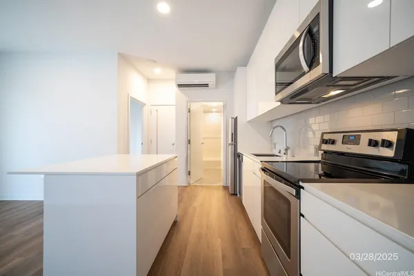 $3,400 | 987 Queen Street, Unit 604, Honolulu, HI 96814