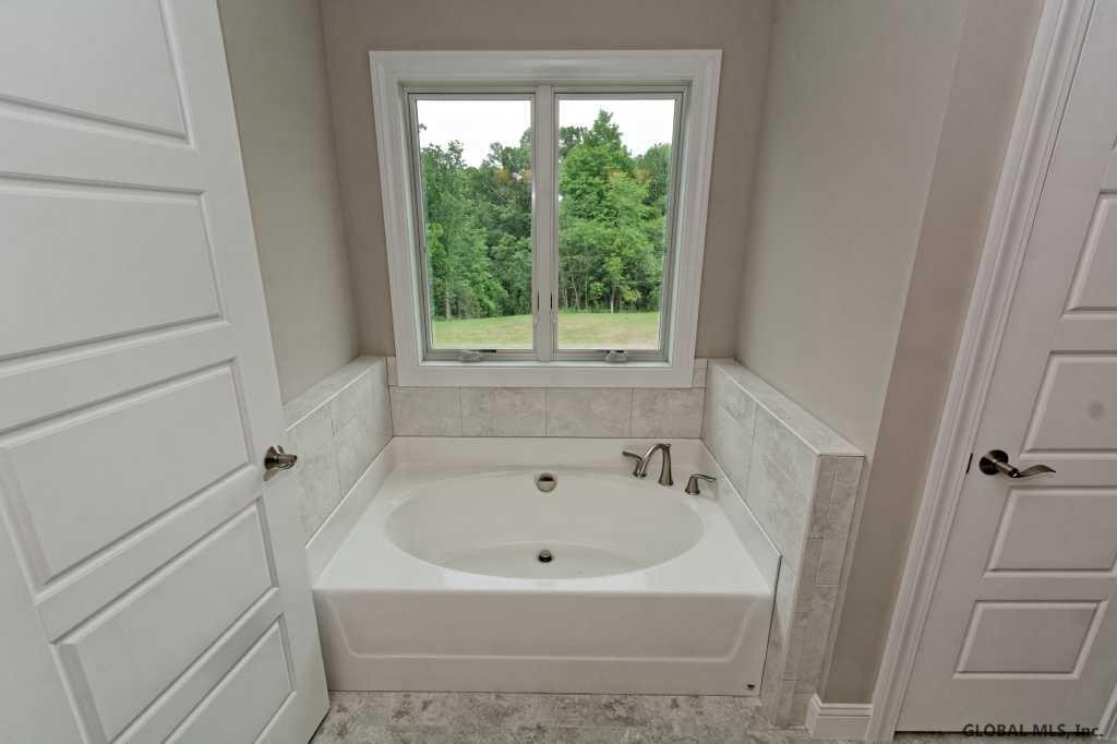 24 Charterpoint Road Colonie, NY 12189 - Photo 16 of 23 Photo 16