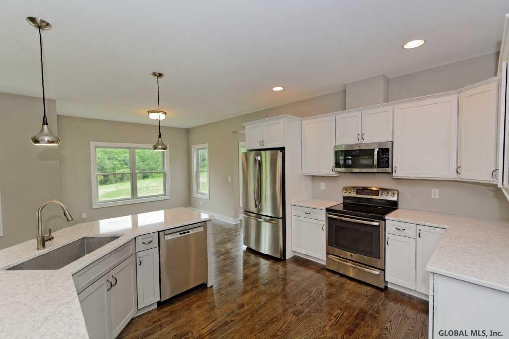 24 Charterpoint Road Colonie, NY 12189 - Photo 5 of 23 Photo 5