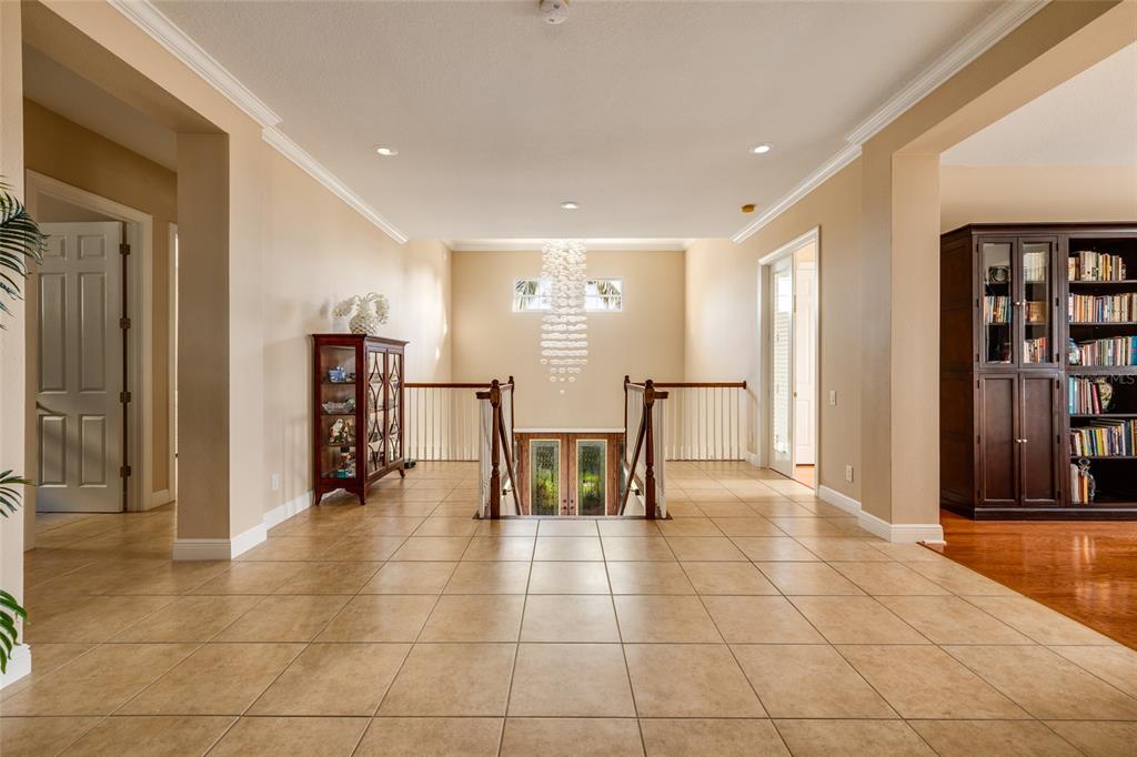 102 Wimbledon Court Redington Shores, FL 33708 - Photo 23 of 66 a view of a entryway with furniture
