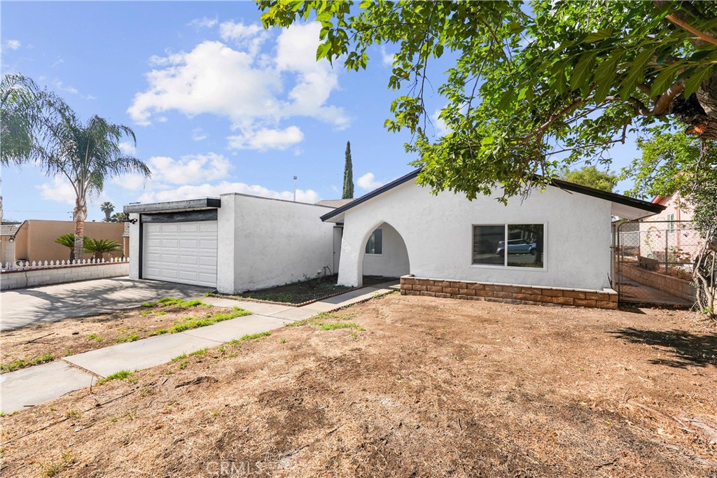 527 West 10th Street Perris, CA 92570 - Photo 6 of 62