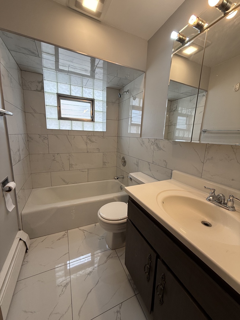 6543 16th Street, Unit 1N Berwyn, IL 60402 - Photo 11 of 11 a bathroom with a sink a toilet and bathtub