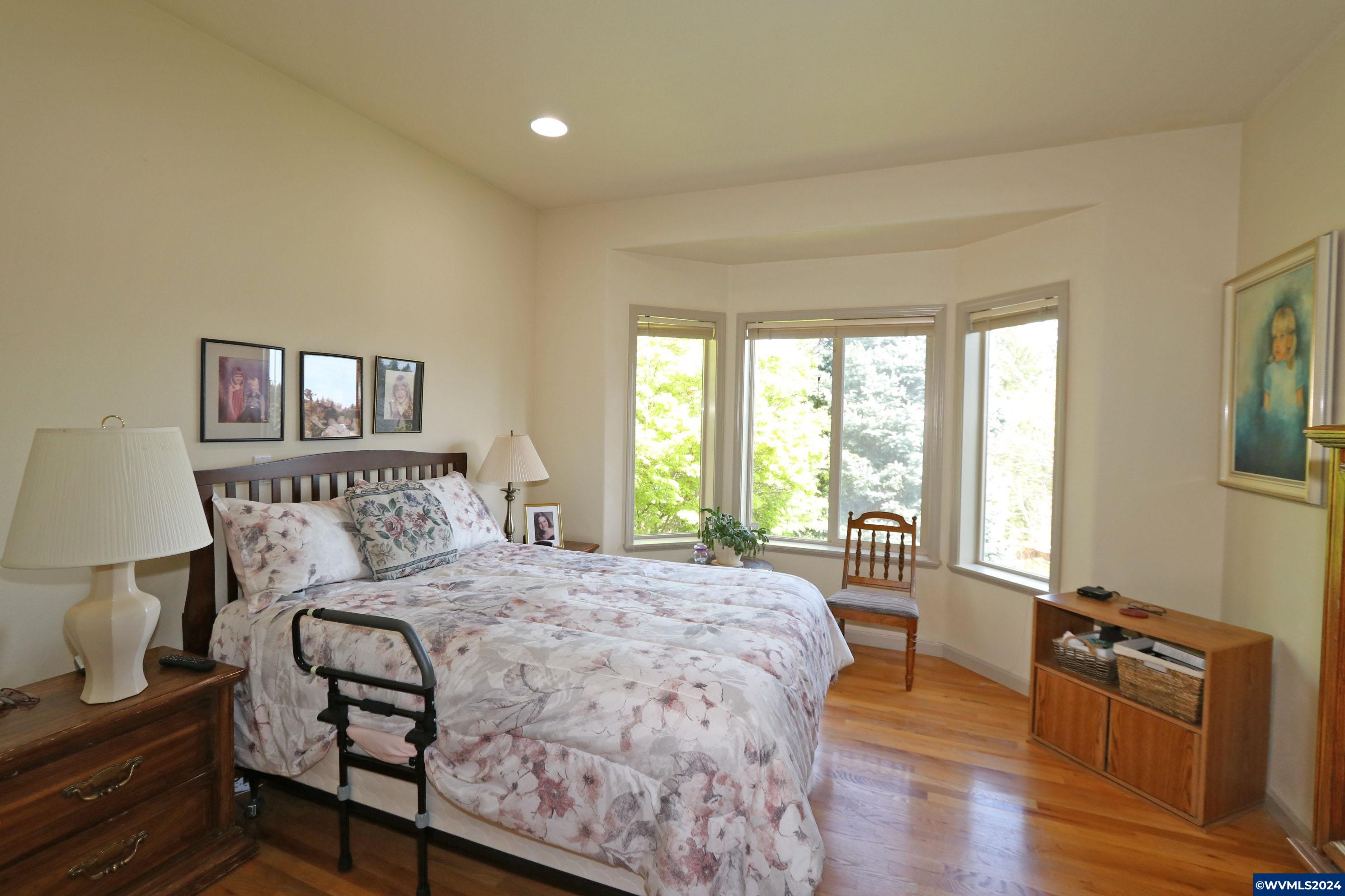 1480 Ranier Loop Northwest Salem, OR 97304 - Photo 12 of 33 Gallery Image 12