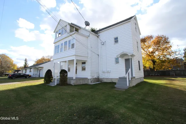 $319,900 | 15 Pawling Avenue, Halfmoon, NY 12118