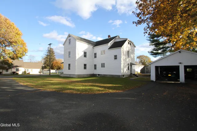 $319,900 | 15 Pawling Avenue, Halfmoon, NY 12118