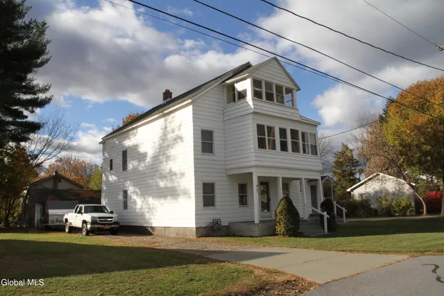 $319,900 | 15 Pawling Avenue, Halfmoon, NY 12118