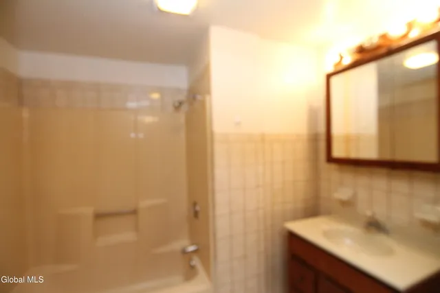 $319,900 | 15 Pawling Avenue, Halfmoon, NY 12118