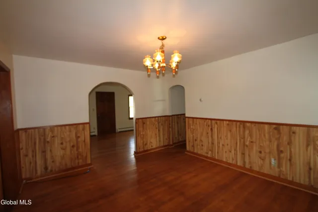 $319,900 | 15 Pawling Avenue, Halfmoon, NY 12118