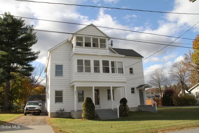 $319,900 | 15 Pawling Avenue, Halfmoon, NY 12118