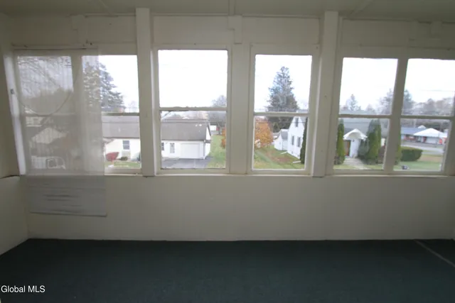 $319,900 | 15 Pawling Avenue, Halfmoon, NY 12118