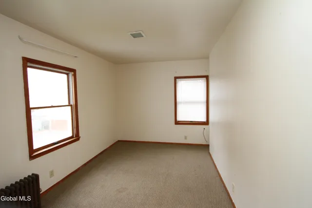 $319,900 | 15 Pawling Avenue, Halfmoon, NY 12118