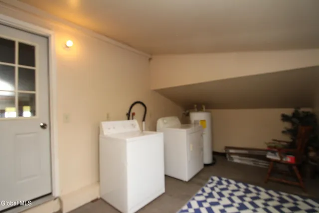 $319,900 | 15 Pawling Avenue, Halfmoon, NY 12118