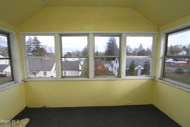 $319,900 | 15 Pawling Avenue, Halfmoon, NY 12118