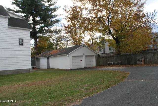 $319,900 | 15 Pawling Avenue, Halfmoon, NY 12118