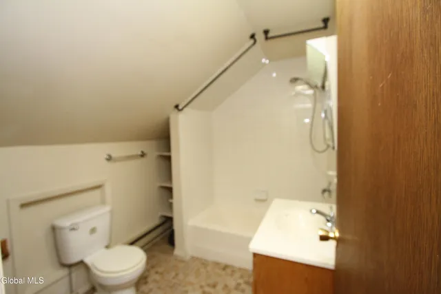 $319,900 | 15 Pawling Avenue, Halfmoon, NY 12118