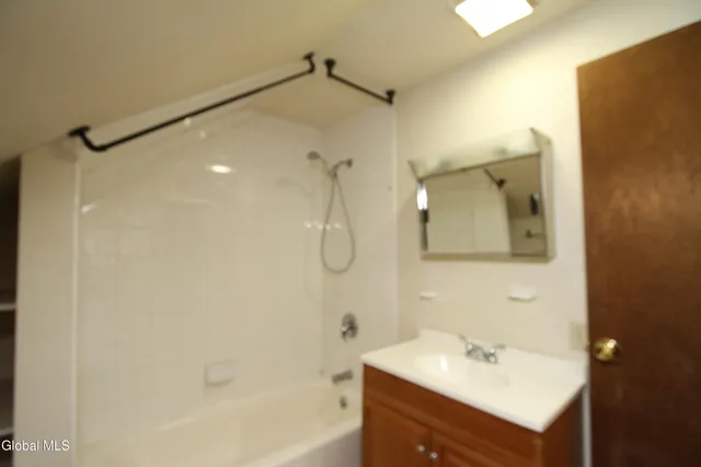 $319,900 | 15 Pawling Avenue, Halfmoon, NY 12118