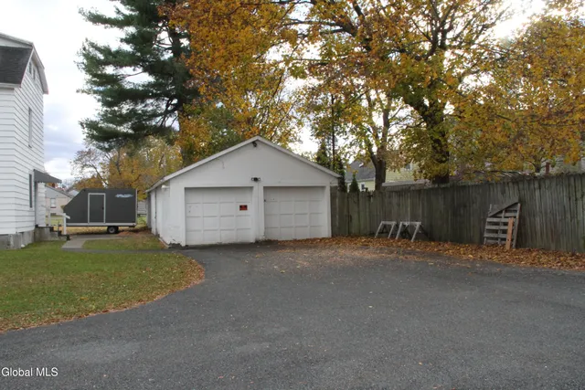 $319,900 | 15 Pawling Avenue, Halfmoon, NY 12118