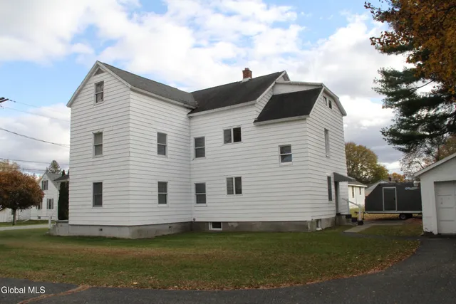 $319,900 | 15 Pawling Avenue, Halfmoon, NY 12118