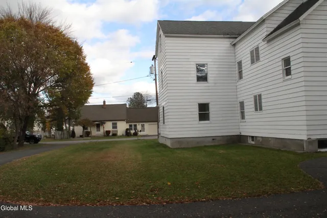 $319,900 | 15 Pawling Avenue, Halfmoon, NY 12118