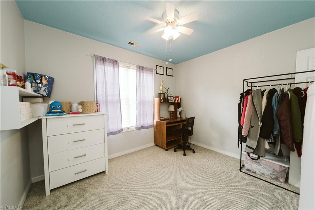 3983 Cherry Tree Drive Greensboro, NC 27405 - Photo 8 of 38 Gallery Image 8