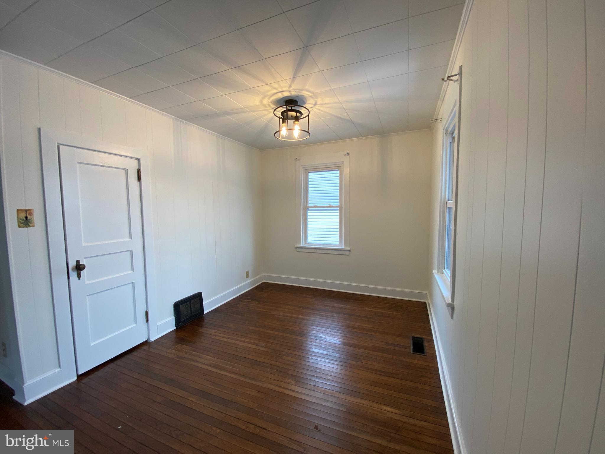 136 North Spring Garden Street Carlisle, PA 17013 - Photo 4 of 18