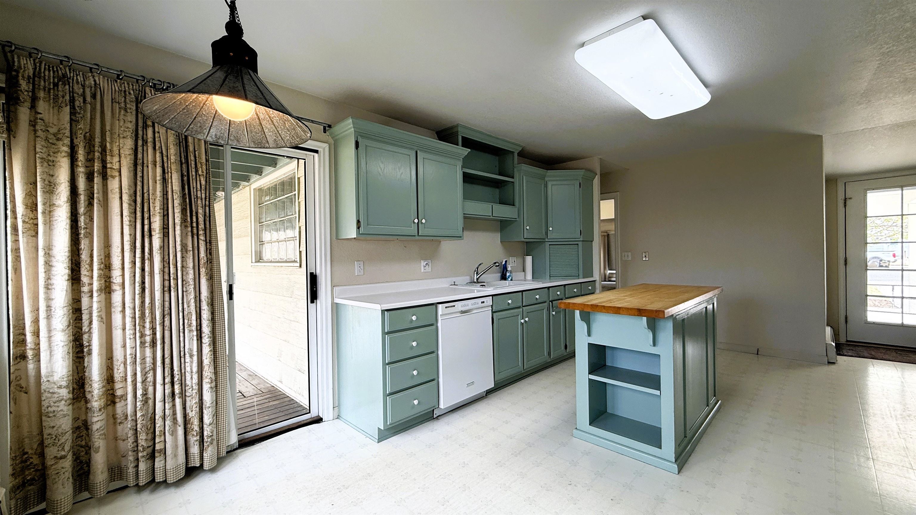 1205 Circle Road Worland, WY 82401 - Photo 11 of 37