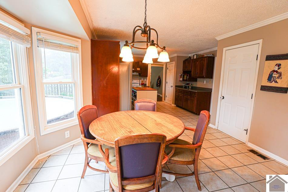3765 Clinton Road Paducah, KY 42001 - Photo 14 of 34 Kitchen/Breakfast Area