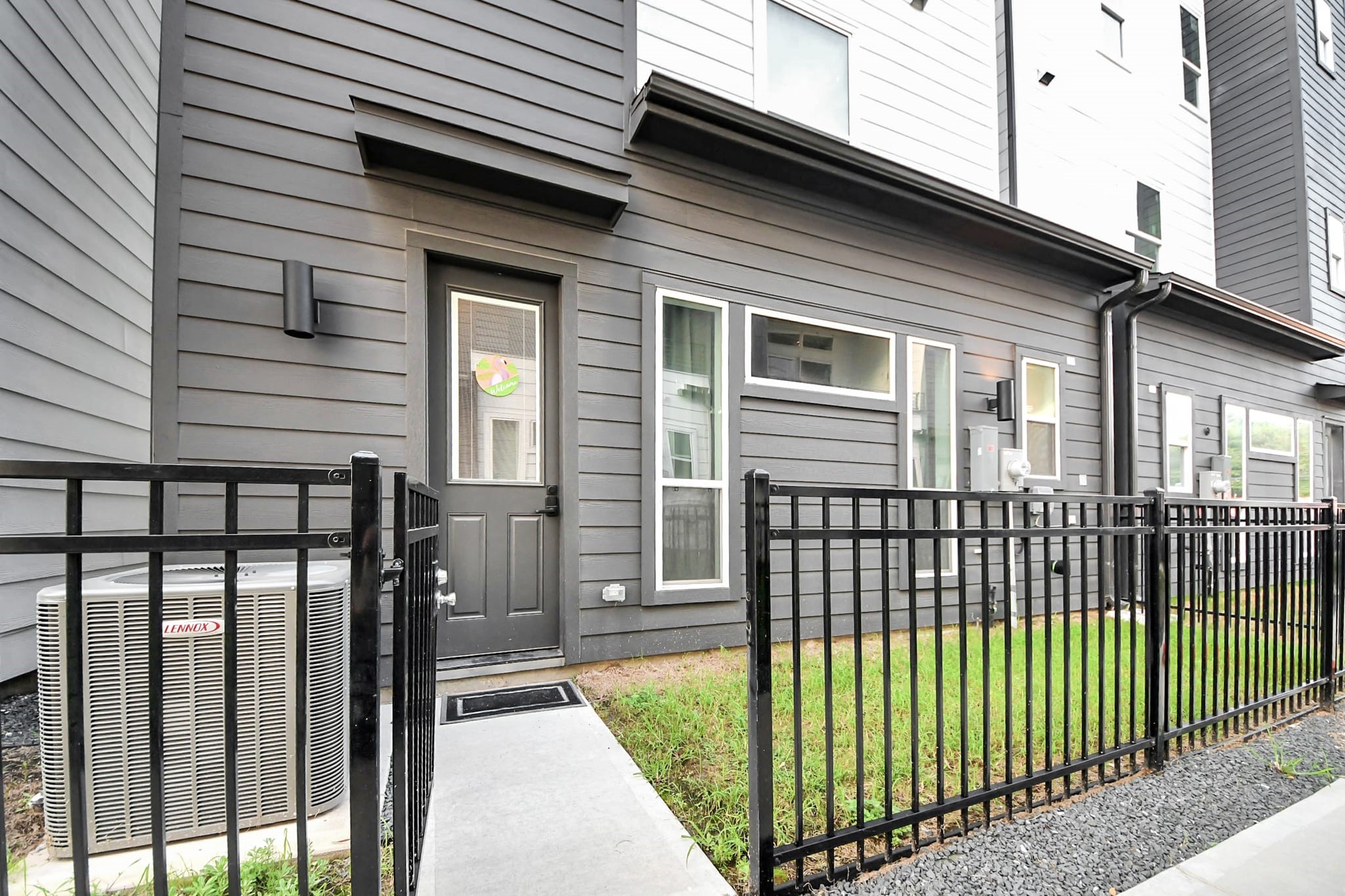 1104 Palmer Street Houston, TX 77003 - Photo 36 of 40 a view of a house with a small yard