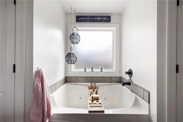 a view of an house with backyard and garden