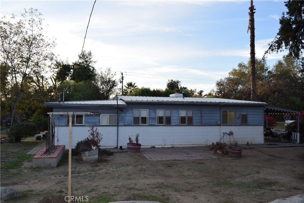 41329 Gibbel Road Hemet, CA 92544 - Photo 4 of 30 a view of a house with backyard