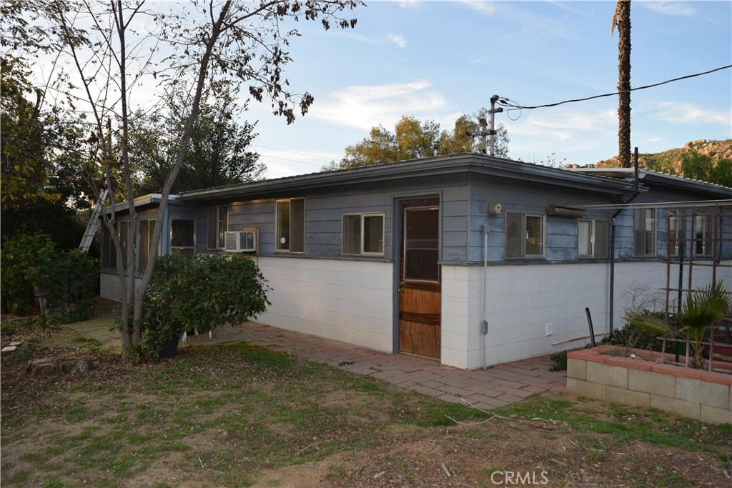 41329 Gibbel Road Hemet, CA 92544 - Photo 5 of 30 a view of a house with a yard and potted plants