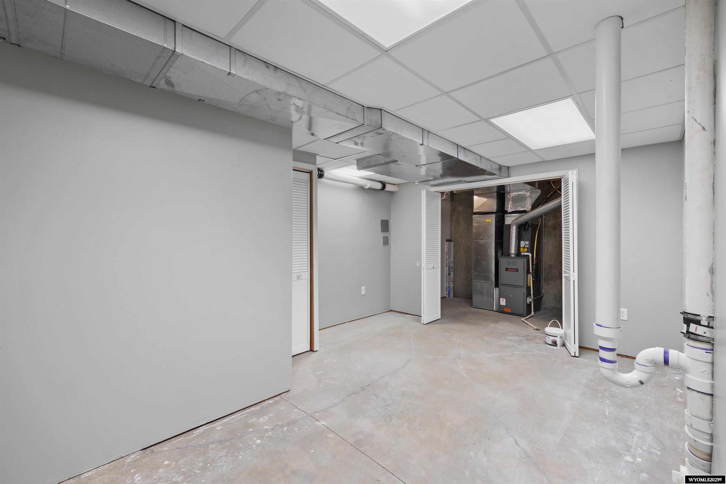 1620 Falconcrest Boulevard Casper, WY 82601 - Photo 33 of 37