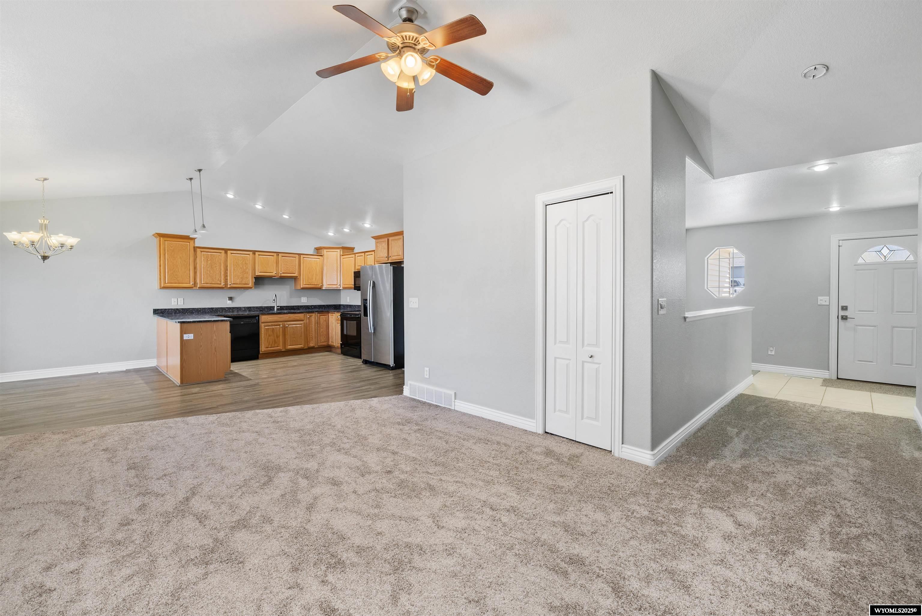 1620 Falconcrest Boulevard Casper, WY 82601 - Photo 9 of 37