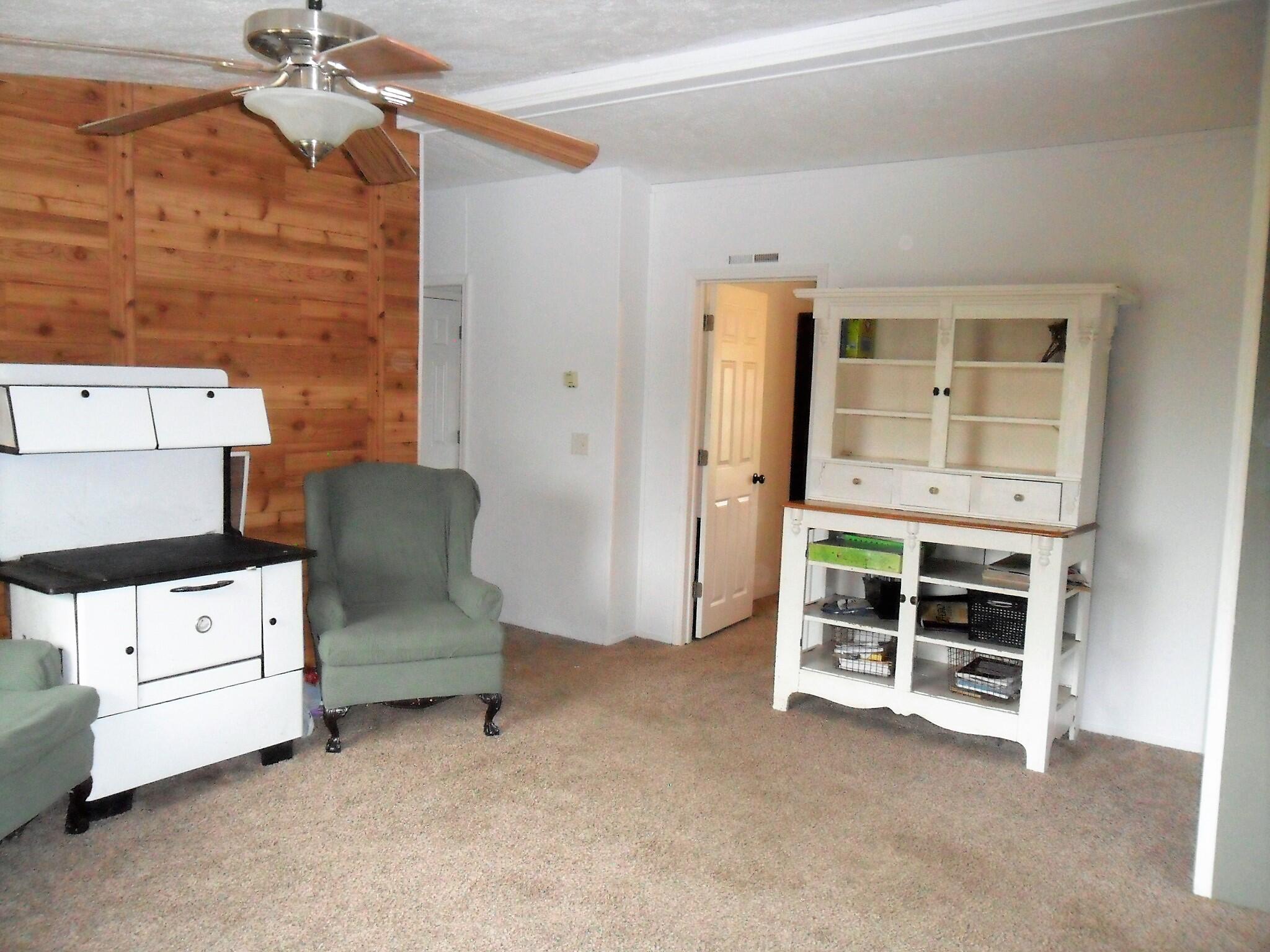 2172 Bowler Road Hastings, MI 49058 - Photo 3 of 35 SAM_0922