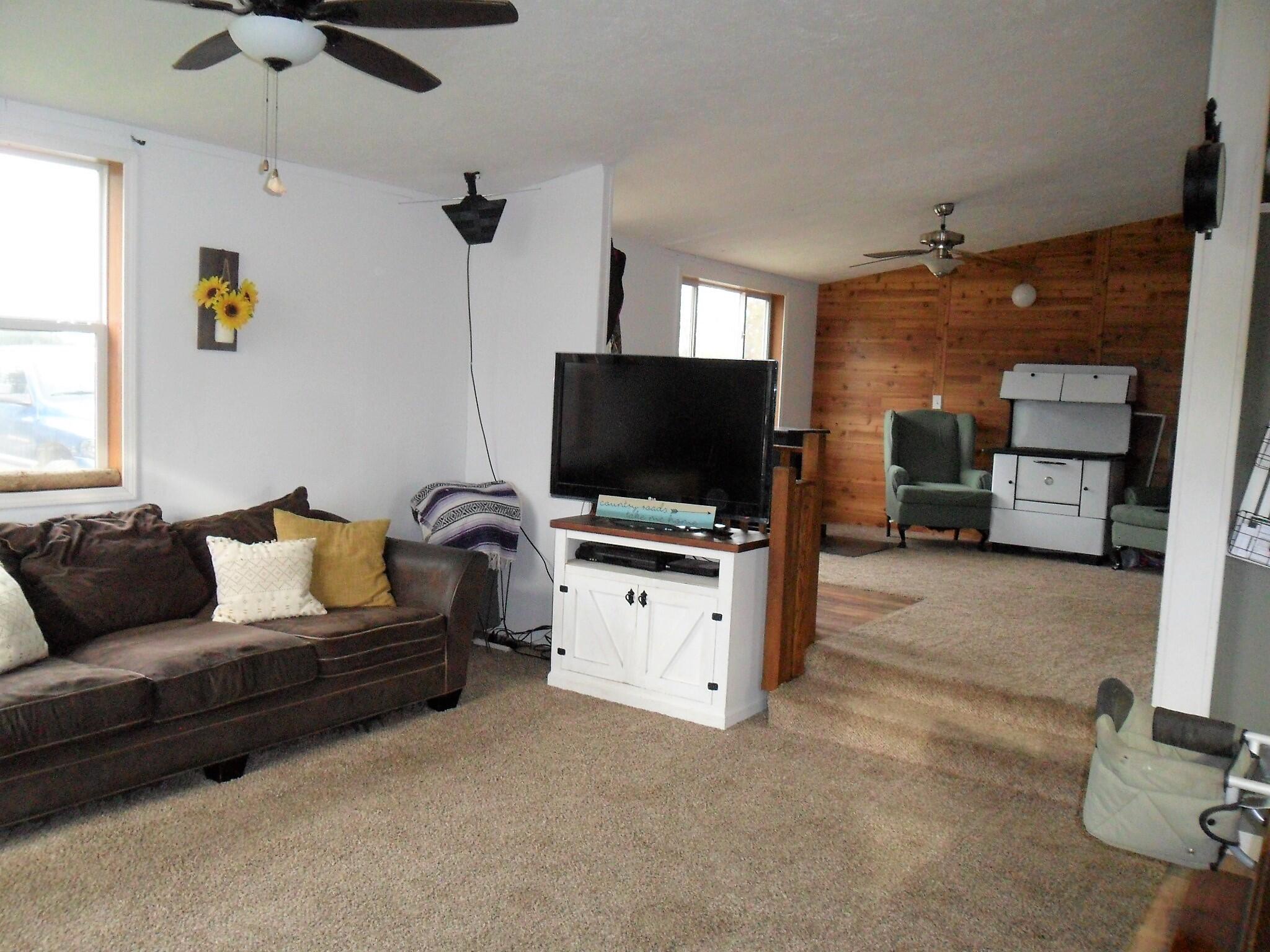 2172 Bowler Road Hastings, MI 49058 - Photo 6 of 35 SAM_0914