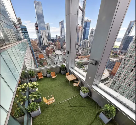$939,000 | 350 West 42nd Street, Unit 8A | Hell's Kitchen