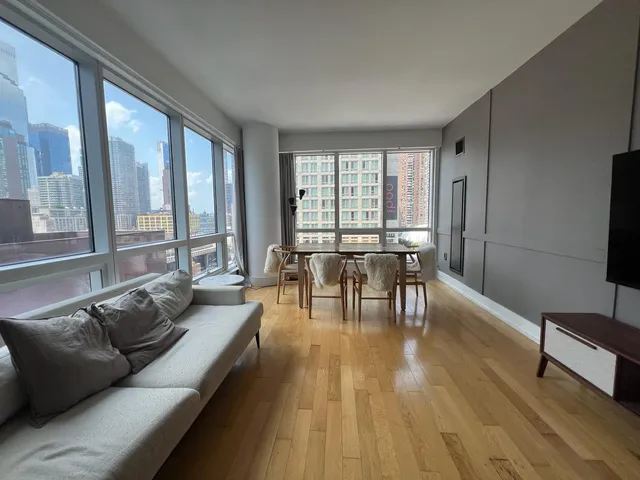 $939,000 | 350 West 42nd Street, Unit 8A | Hell's Kitchen