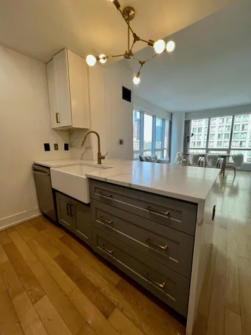 $939,000 | 350 West 42nd Street, Unit 8A | Hell's Kitchen
