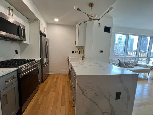 $939,000 | 350 West 42nd Street, Unit 8A | Hell's Kitchen