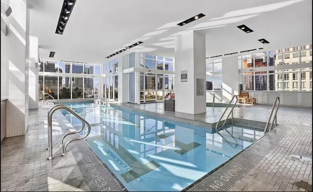 $939,000 | 350 West 42nd Street, Unit 8A | Hell's Kitchen